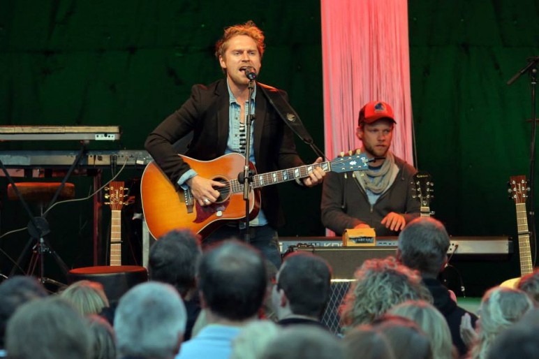 Johannes Oerding auf dem OLB Musikcamp in der Jugendherberge Leer (Foto: Markus Hibbeler)