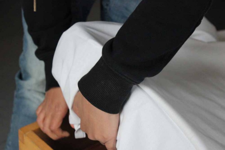 Betten beziehen in der Jugendherberge: Ilyas gibt Tipps für Kinder